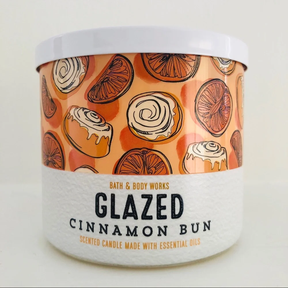 RARE!!! Bath & Body Works Glazed Cinnamon Bun Candle